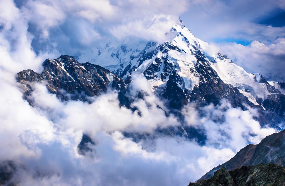 The sibling of the highest mountain in Russia is Dykhtau